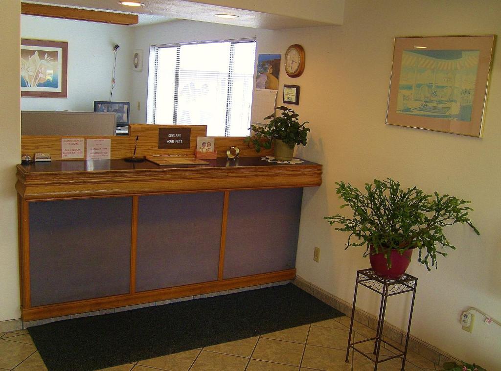 Shanico Inn Lebanon Bagian luar foto