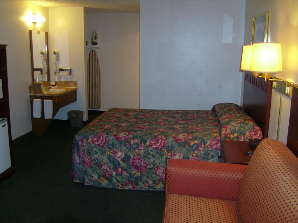 Shanico Inn Lebanon Bagian luar foto