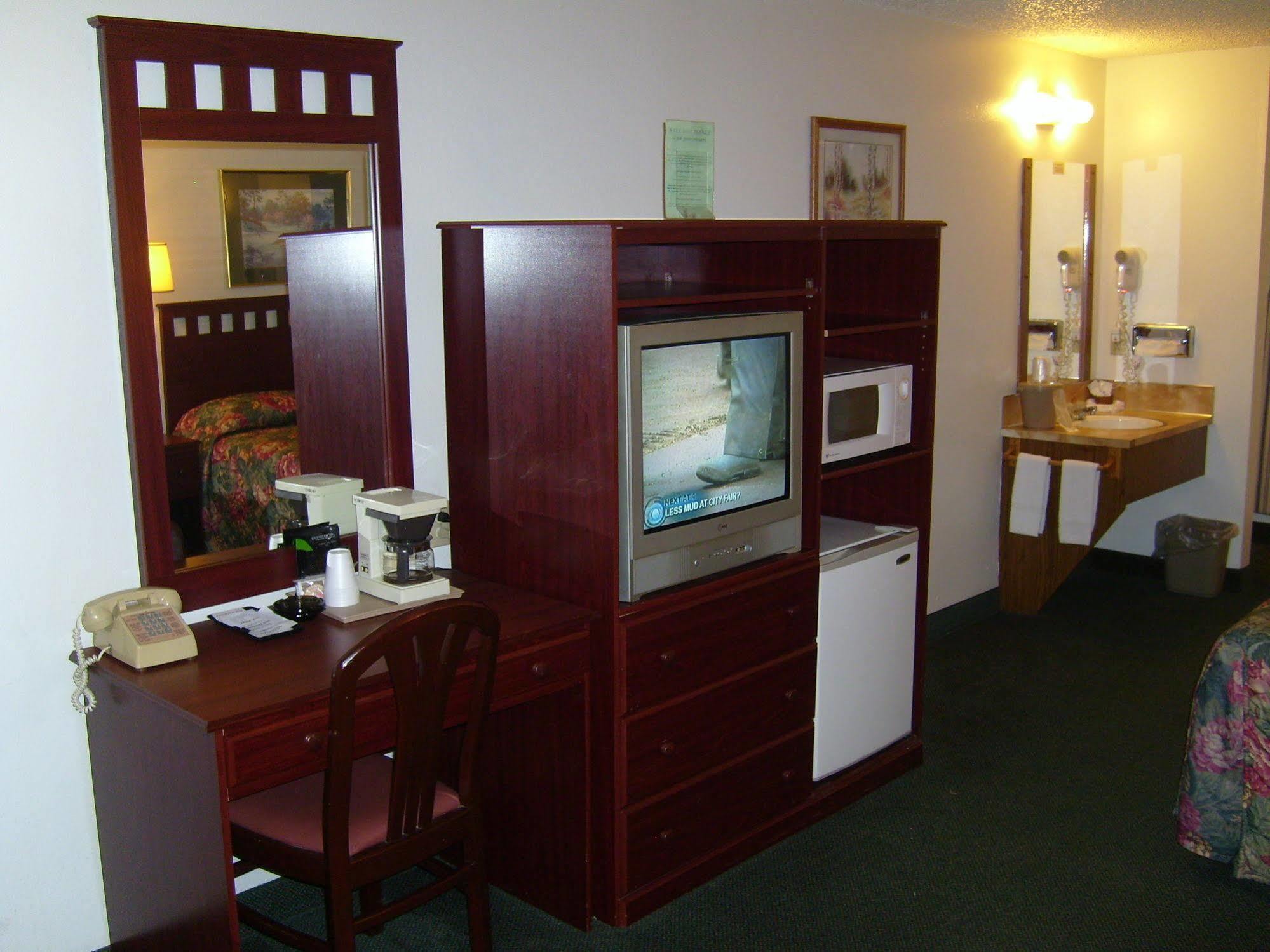 Shanico Inn Lebanon Bagian luar foto
